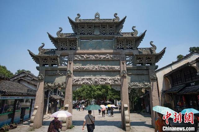 小宝贝打网球